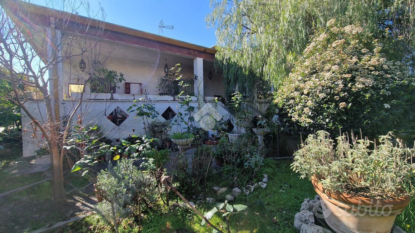 VILLA SINGOLA A LATINA
