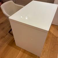 Scrivania con cassetto e top in vetro