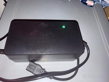 Carica batteria per moto elettrica