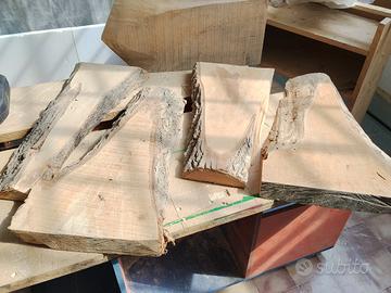 Tavole legno con corteccia