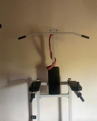 Palestra per trazioni e dips