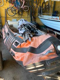 Gommone rosso e nero