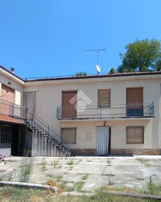 CASA SEMINDIPENDENTE A CALOSSO