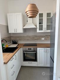 Cucina, lavabo, cassettiera, armadio, lavatrice