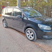 VW TOURAN 1.4 ECOFUEL COMPLETAMENTE REVISIONATA