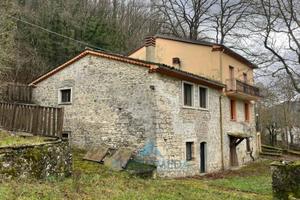 Appartamento di 345 m² con più di 5 locali e box a