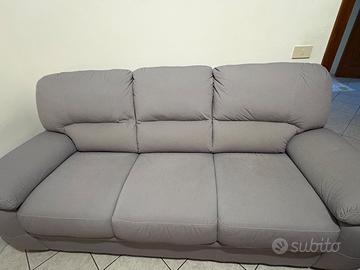 Divano tre posti