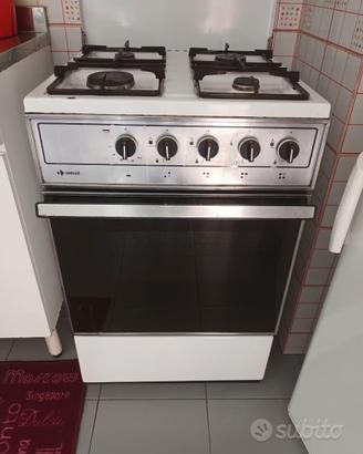 Indesit Cucina 4 fuochi e Forno a GAS