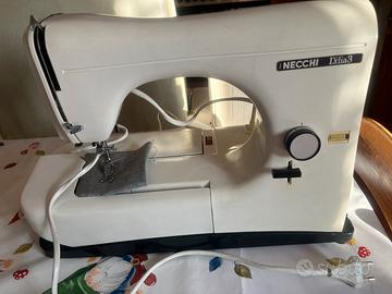 MACCHINA DA CUCIRE NECCHI