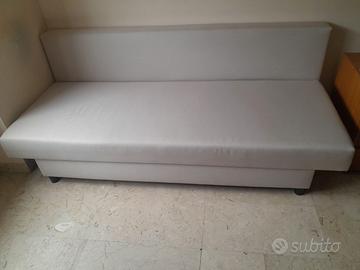 divano letto di ikea quasi nuovo