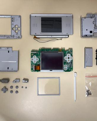 Nintendo DS Lite Silver smontato completo