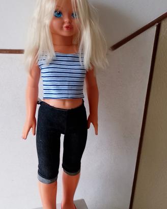 Bambola in plastica 