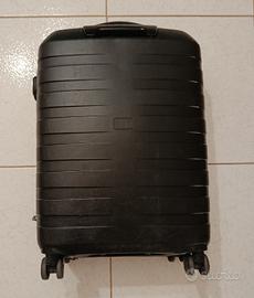 Valigia Roncato Ultra leggera. Per 24 ore a 29 €.