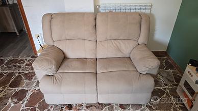 Divano 2 posti con relax 