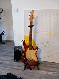 chitarra elettrica della Cort,sacca e ampli.