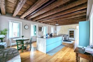 Ampio appartamento su due livelli vendita zona Civ