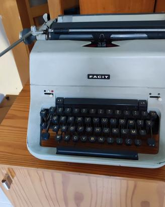 macchina da scrivere facit