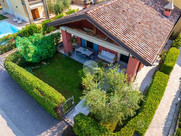 VILLA A SCHIERA D'ANGOLO A SAN FELICE DEL BENACO