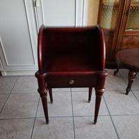 Tavolino stile impero con impiallacciatura mogano