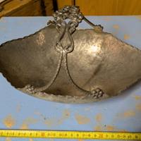 Elegante Centrotavola/Vassoio in Peltro Martellato