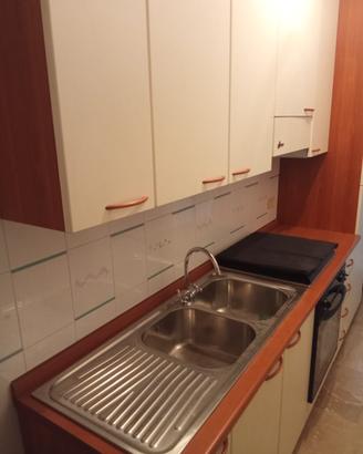 Cucina senza elettrodomestici.