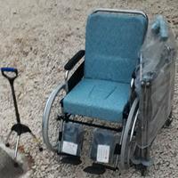 sedia a rotelle  e sedia santaria per invalidi