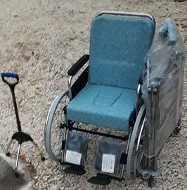 sedia a rotelle  e sedia santaria per invalidi