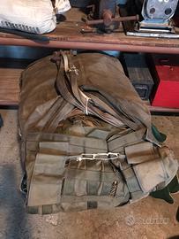 Paracadute lancio materiali e veicoli.