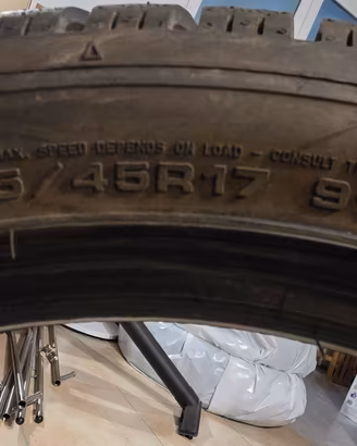 215/45 R17 Dunlop Winter Sport 