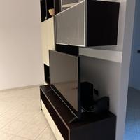 Parete attrezzata 195x212h. Disponibile subito.