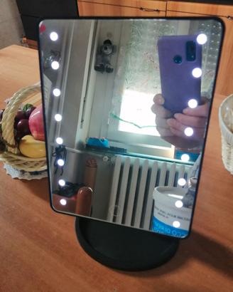 Specchio da tavolo con luci LED