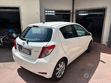 TOYOTA Yaris III Hatchback 1.0 con impianto gpl