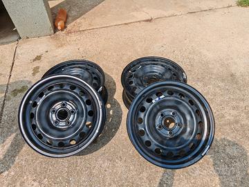 Cerchi in ferro 15 mazda 2 hybrid