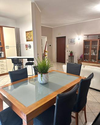 APPARTAMENTO CON BALCONI, GARAGE E POSTO AUTO