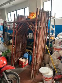 Ponteggio è puntelli in ferro