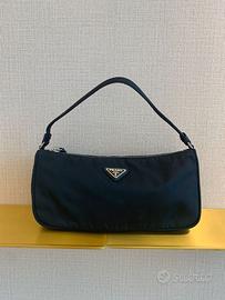 Borsa Prada in nylon nero – modello baguette