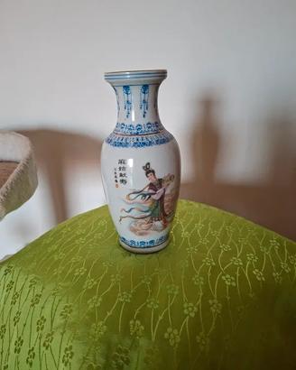 Vaso porcellana cinese raffigurante la dea Magu