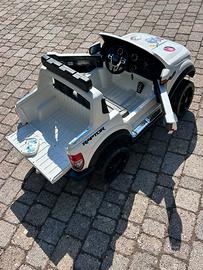 Ford Raptor a batteria con telecomando