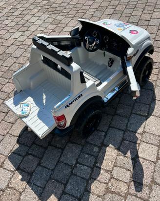 Ford Raptor a batteria con telecomando