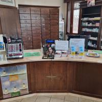 Arredo farmacia con banco 7 scaffalature e mobile