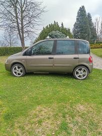 Auto multipla