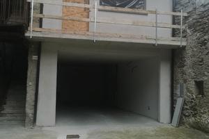 Immobile con soppalco, balcone, giardino e garage