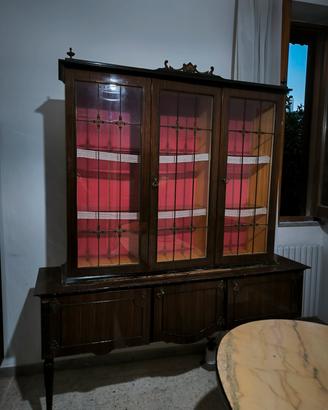 Sala da pranzo vintage anni ’60 con piano in marmo