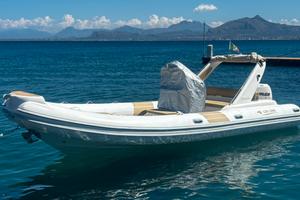 Gommone led 680