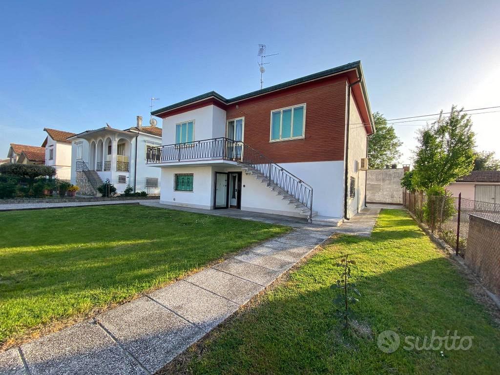 Villa di 208 m² con più di 5 locali e box auto dop - Vista 3