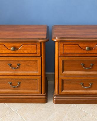 2 Comodini in legno classici a 3 cassetti