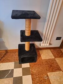 Tiragraffi con struttura multipiano per gatti