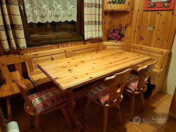 tavolo e panca in stile tirolese