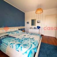 camera da letto ARMADIO 8 ANTE LETTO COMO COMODINI