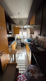 Cucina completa con elettrodomestici